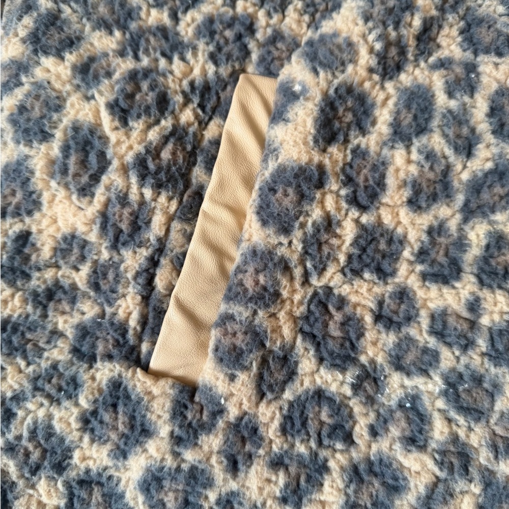 Abercrombie & Fitch Leopard Sherpa
Jacket Womens M Half Zip Fleece Cozy
Y2K - Picture 7 of 14